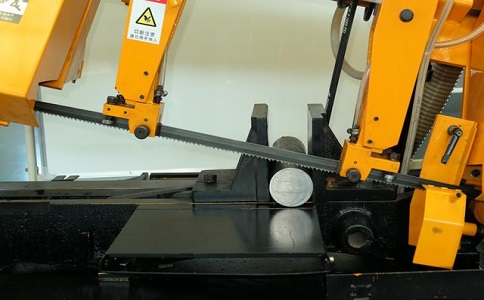 平乐数控带锯床自动送料精度会出现偏差吗？