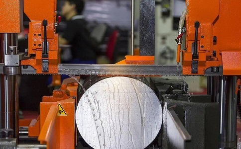 平乐立式金属带锯床切削出现跑带故障解决方法！